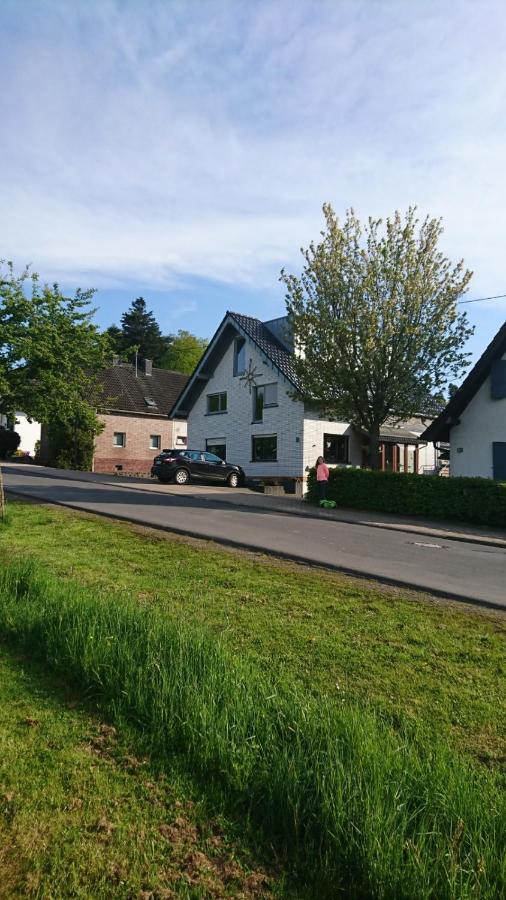 Ferienwohnung Hohe Acht 칼틴번 외부 사진